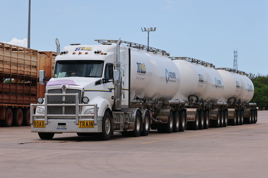Matic Transport Kenworth Road Train at Truck Central, Berr… Flickr