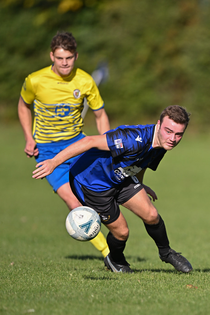 Clanfield v Locks H 8th Oct 22 Richard Murray Flickr
