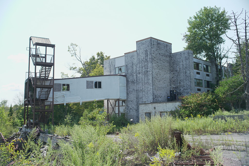 DSC02001 Brown's Hotel, Loch Sheldrake NY. Hotel building,… Flickr