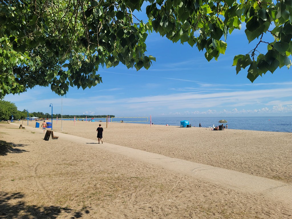 Gimli Manitoba Beach in Gimli on Lake Winnipeg. Dave Rees Flickr