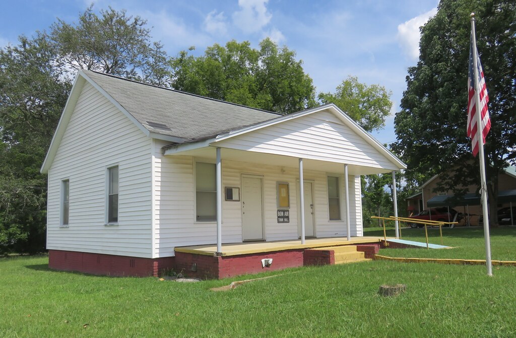 Bon Air, Alabama Town Hall Bon AIr, Alabama is a small tow… Flickr