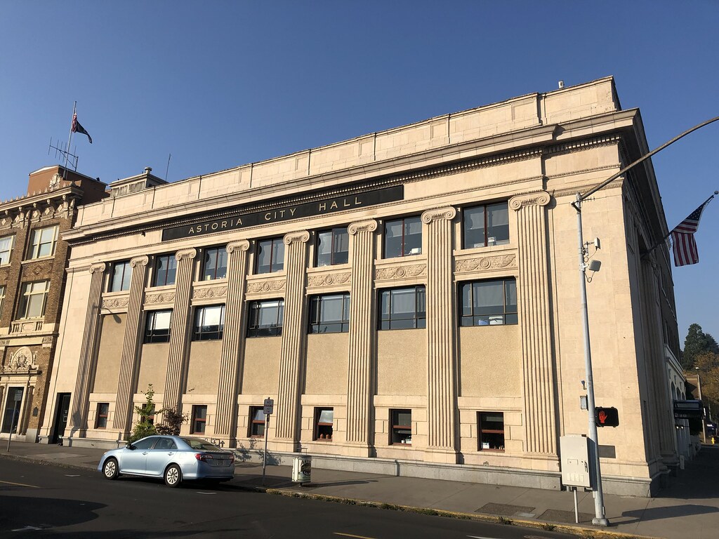 Astoria City Hall, the former Astoria Savings Bank (1923).… Flickr