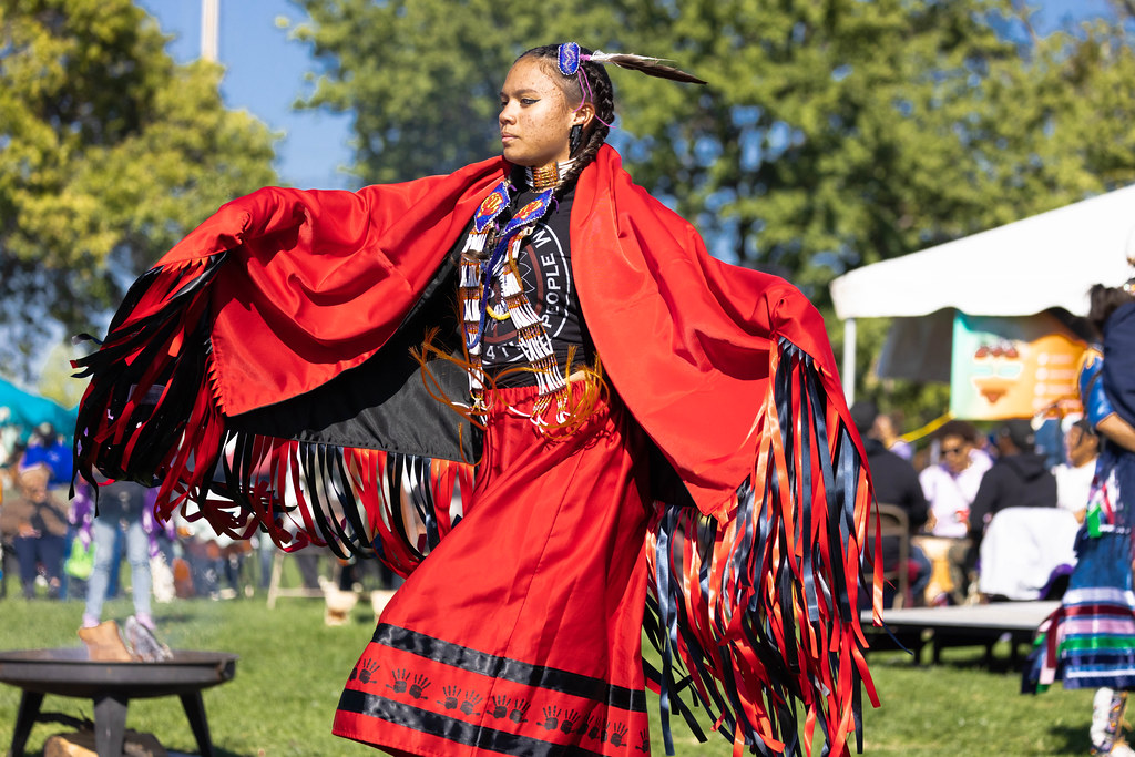 Shawl Dance Ladies Shawl Dance performed at the American I… Flickr