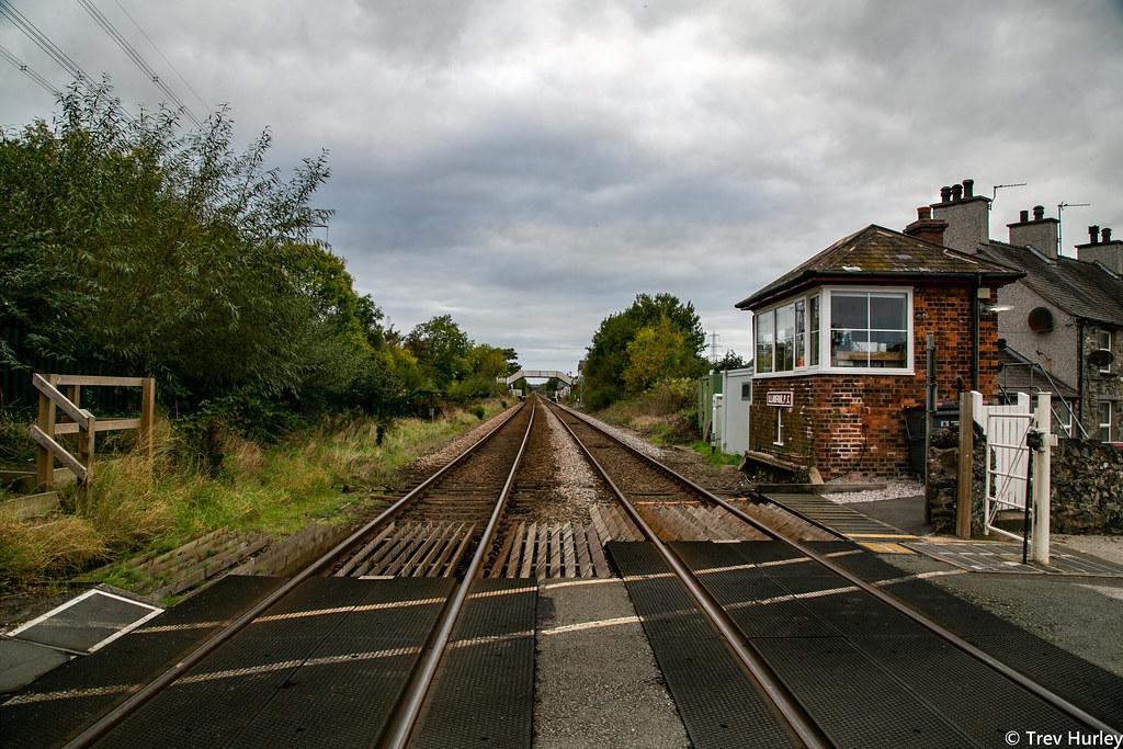 BW6A9833 Llanfair PG box crossing and station Trev 'Big T' Hurley Flickr