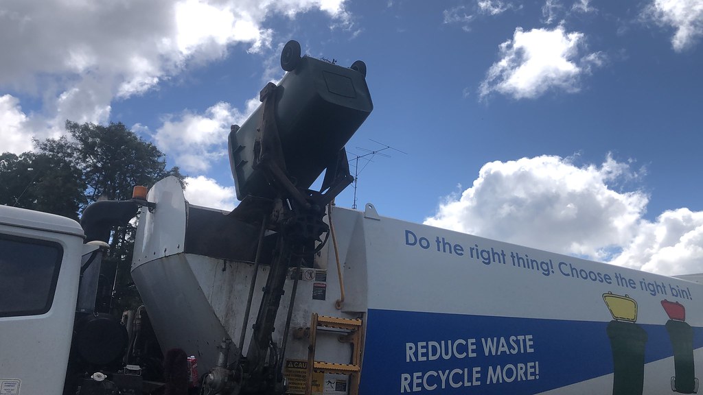 Leeton and Griffith garbage and recycling trucks 657,1149,… Flickr