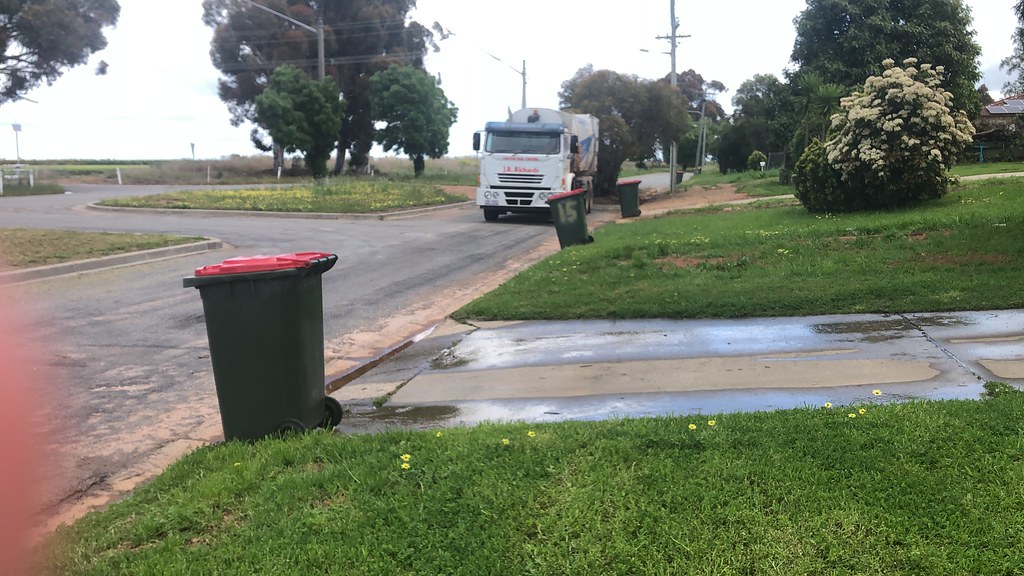 Leeton and Griffith garbage and recycling trucks 657,1149,… Flickr