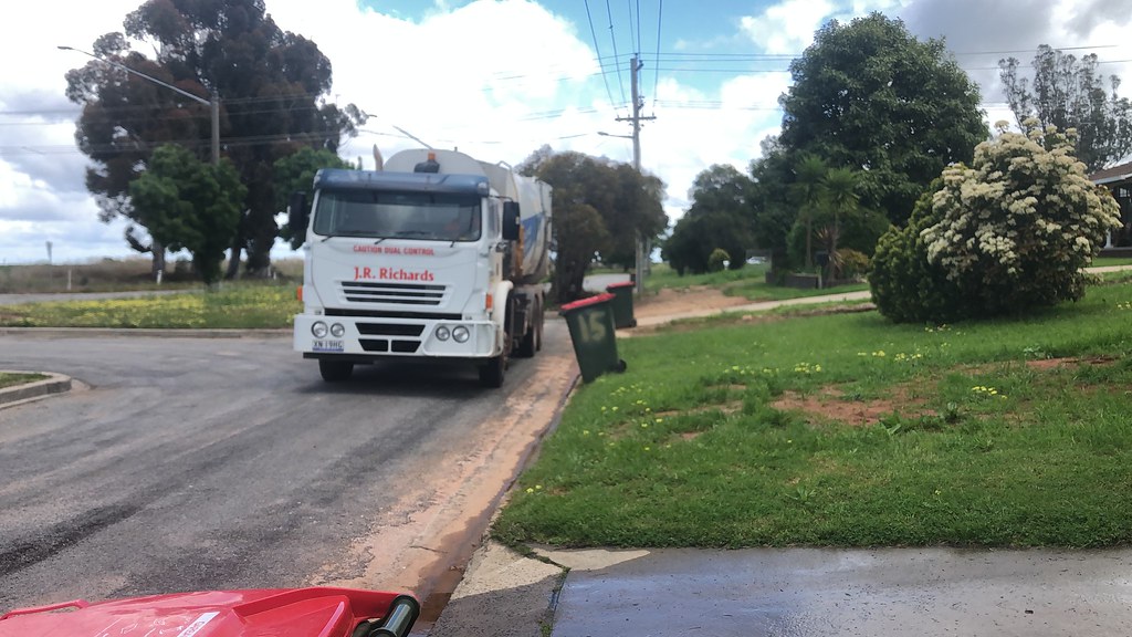 Leeton and Griffith garbage and recycling trucks 657,1149,… Flickr