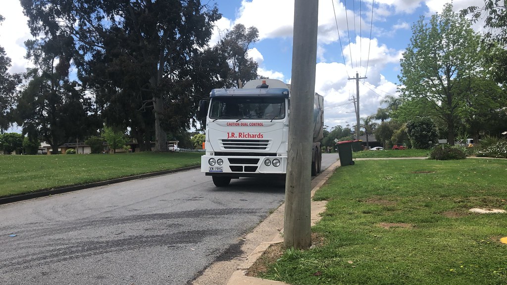 Leeton and Griffith garbage and recycling trucks 657,1149,… Flickr