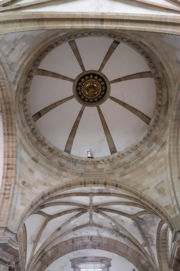 IMG_1346APS La petite porte vers le ciel ;) (basilique Sa… Flickr