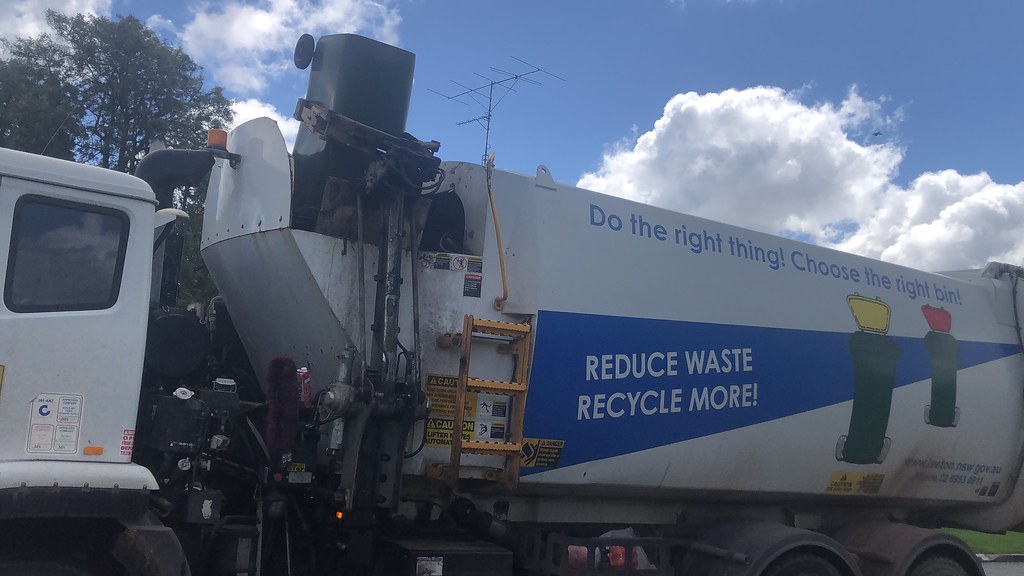 Leeton and Griffith garbage and recycling trucks 657,1149,… Flickr