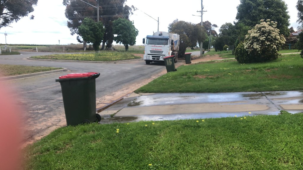 Leeton and Griffith garbage and recycling trucks 657,1149,… Flickr