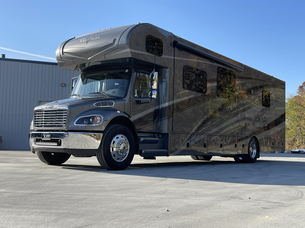 2020 Renegade Valencia 38RB Two Slides 360HP Cummins Bath … Flickr