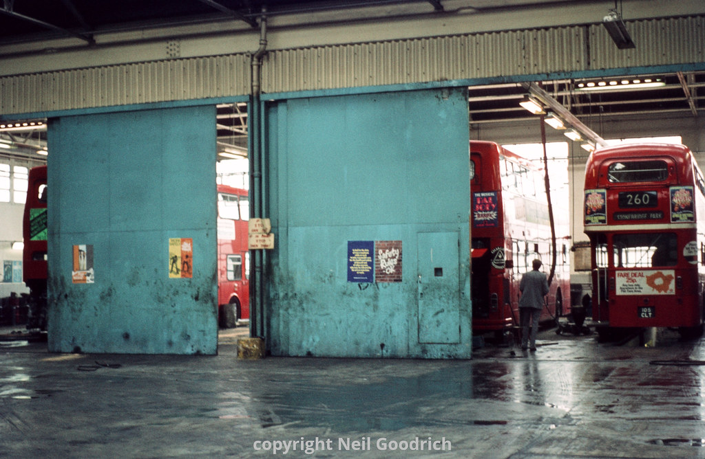 LT/LCBS Bus Garages The dock area of Stonebridge Park Gara… Flickr
