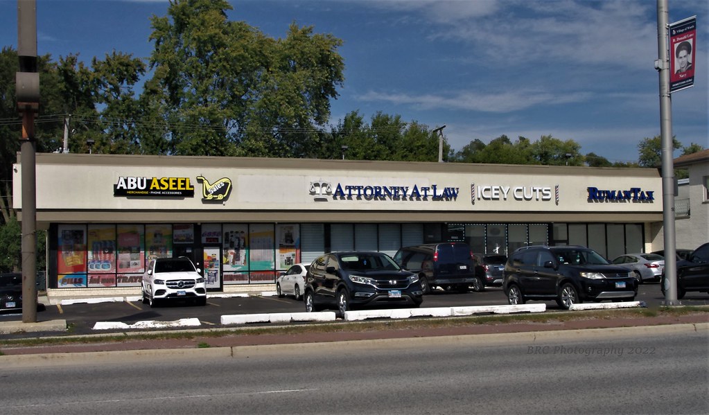 Businesses along 111th Street, Worth, Illinois. Roberto41144 Flickr