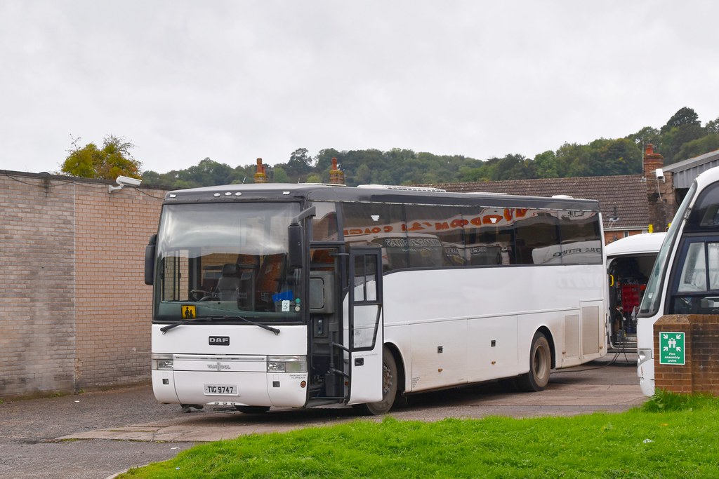 Kingdom's Tours, Tiverton (TIG 9747) Seen parked at the fr… Flickr