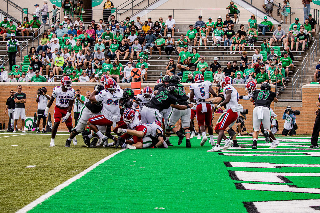 20221015_NTDaily_UNTvLAT_07 UNT Football team scores a tou… Flickr