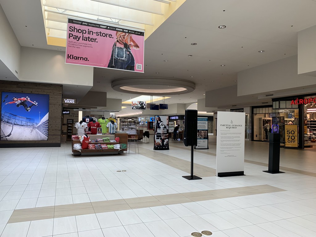 Lynnhaven Mall interior Lynnhaven Mall (832,340 square fee… Flickr