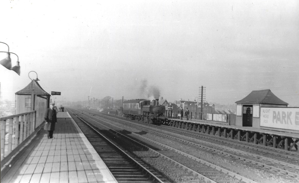 Ruislip Gardens a photo on Flickriver