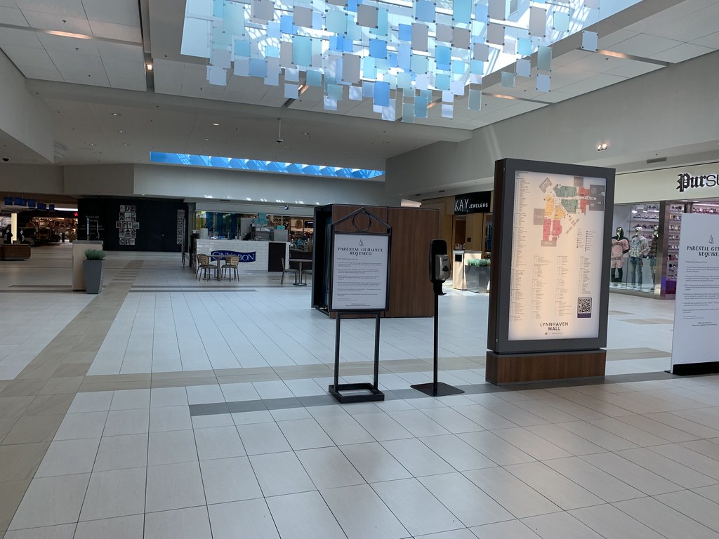 Lynnhaven Mall interior Lynnhaven Mall (832,340 square fee… Flickr