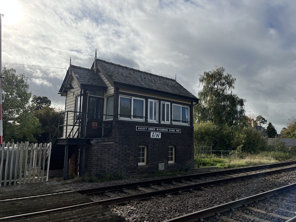 AscotunderWychwood Railway Station Graham Benbow Flickr