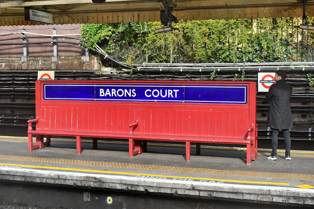 Barons Court Station 16 Oct 2022 One of the backtoback… Flickr