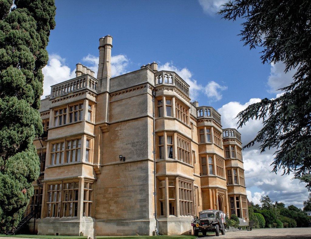 Shuttleworth House with a Dodge WC54 Ambulance. eagle1412 Flickr