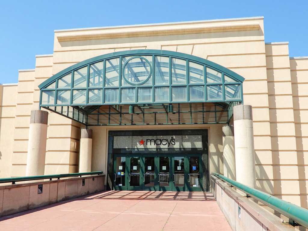 Rosedale mall halloween Jonah hill stranger things halloween