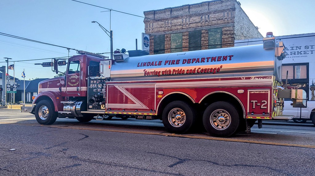 Lindale Fire Department Tanker 2 is 2015 Peterbilt that ho… Flickr