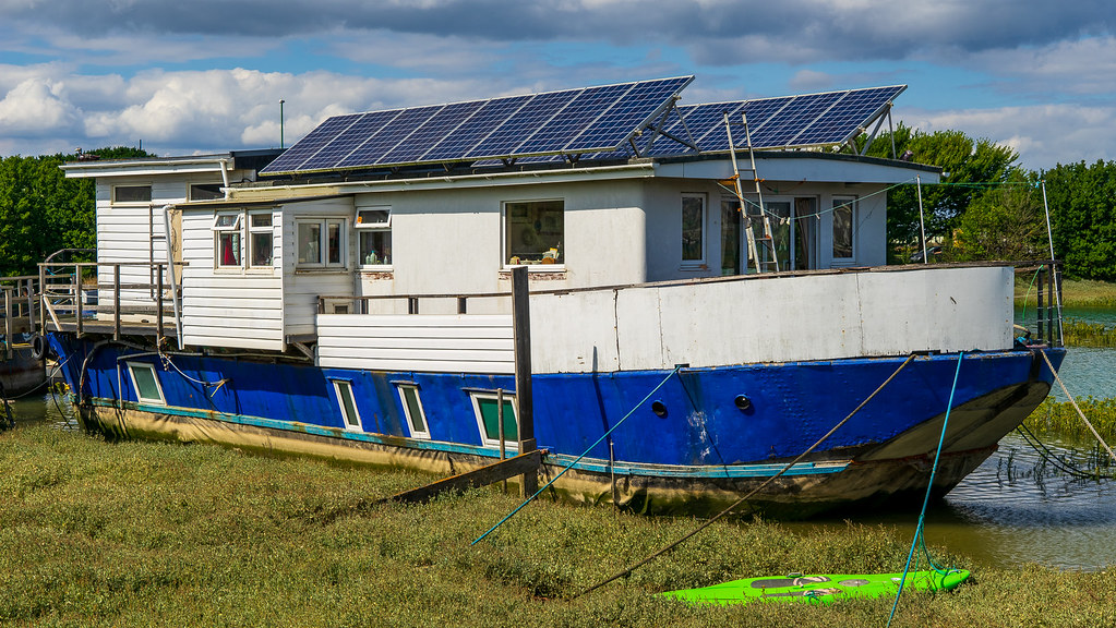 Houseboats on the Riverbank, ShorehambySea (13) Houseboa… Flickr