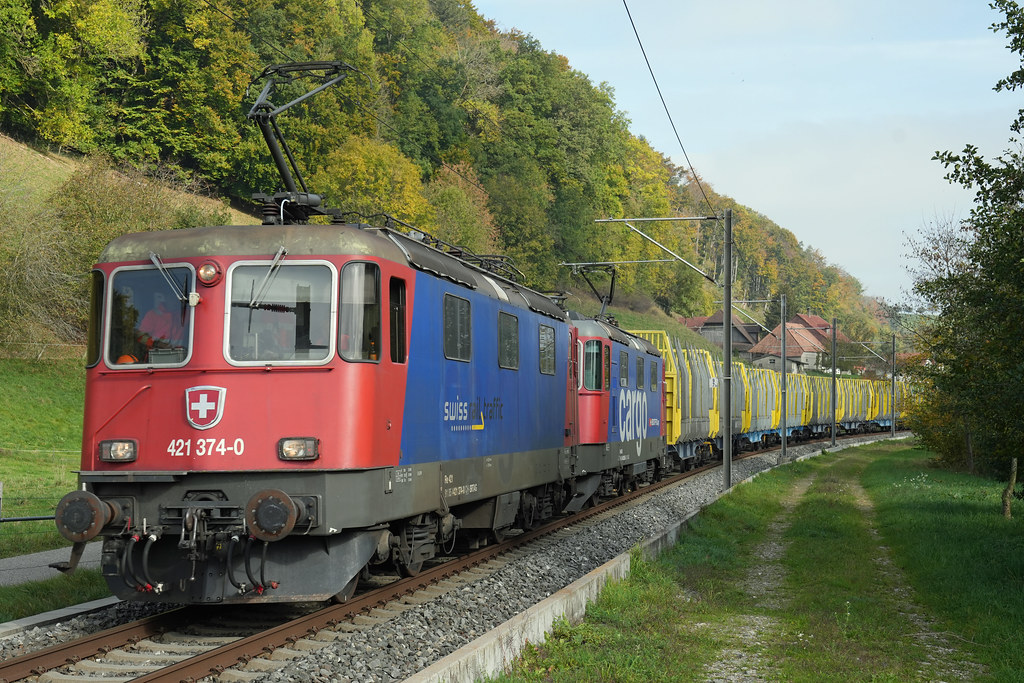 Re 421 374 0 + Re 420 0685 (swiss rail traffic/sersa) Flickr
