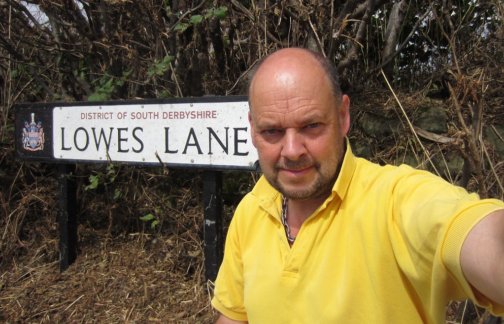 LOWES LANE (Swarkestone just off A5132) YELLOW SHIRT SELFI… Flickr