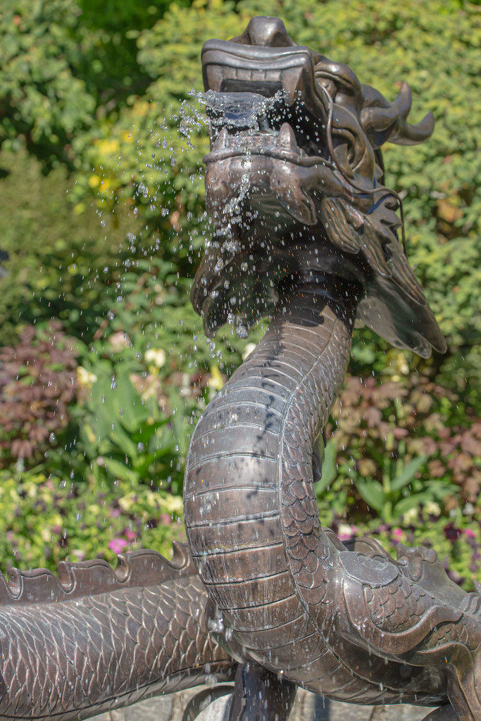 DRAGON WATER FOUNTAIN FRONT VIEW BUTCHART GARDENS Flickr