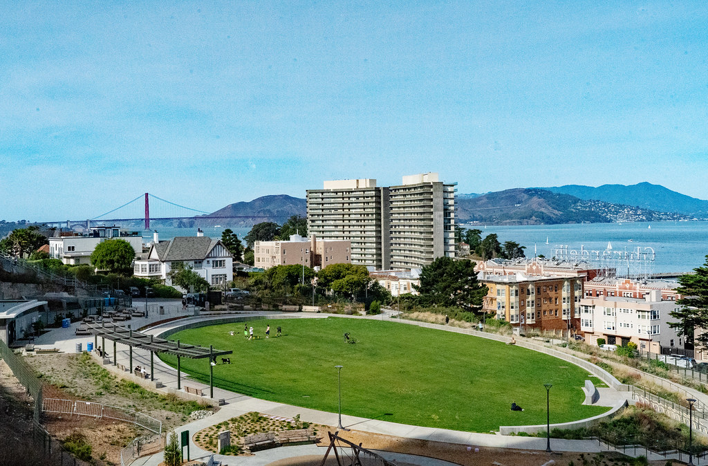 Francisco Park and Fontana Towers SF The green area was … Flickr
