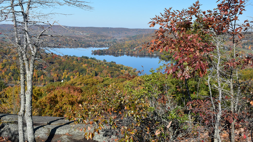 Lake Waramaug from Waramaug's Rock Macricostas Preserve in… Flickr