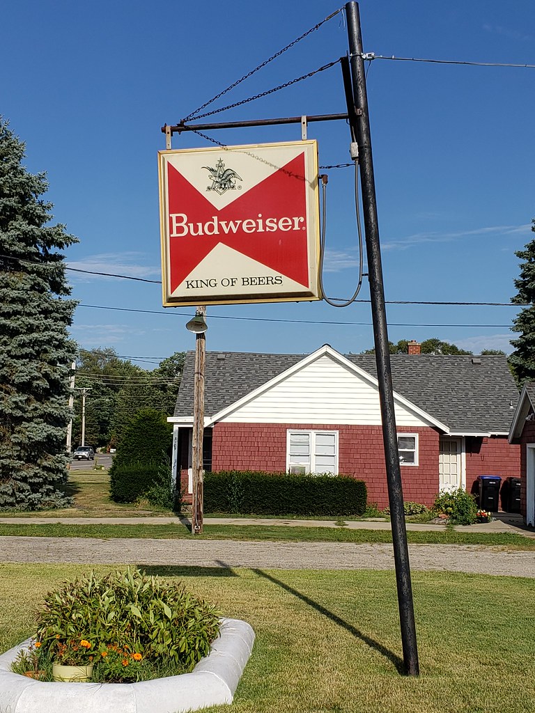 Budweiser McHenry Recreation Bowling Center McHenry, IL.… Flickr