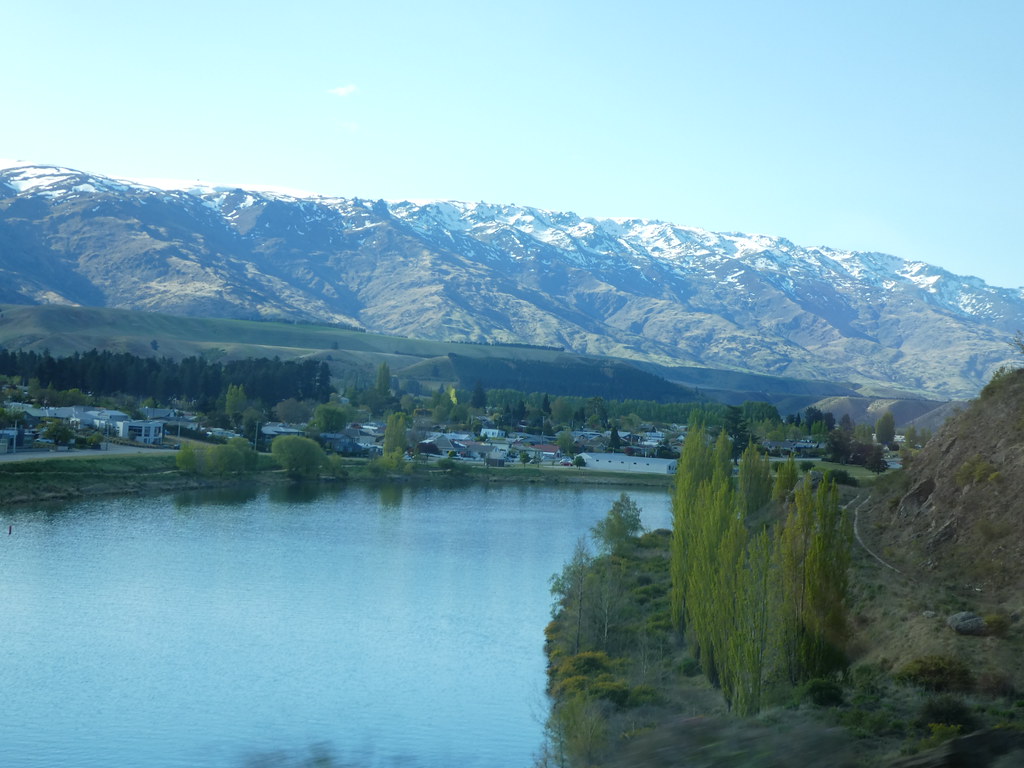 On the Road to Queenstown Lake Dunstan before crossing the… Flickr