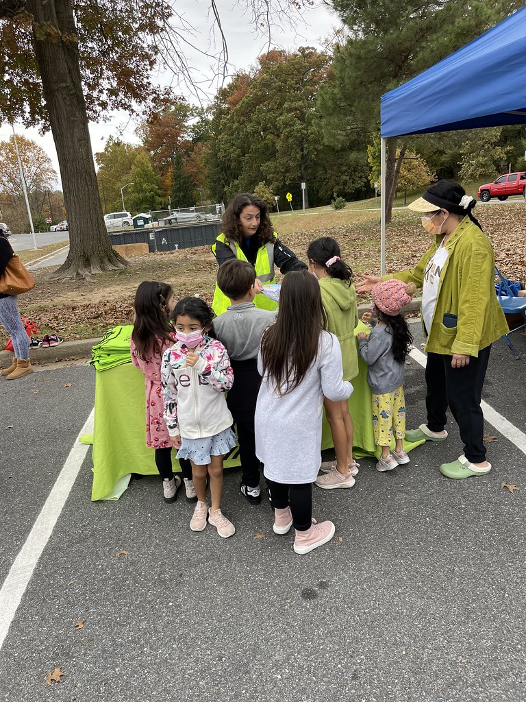Watkins Mill ES Community Cares Day SRTS attended Watkin… Flickr
