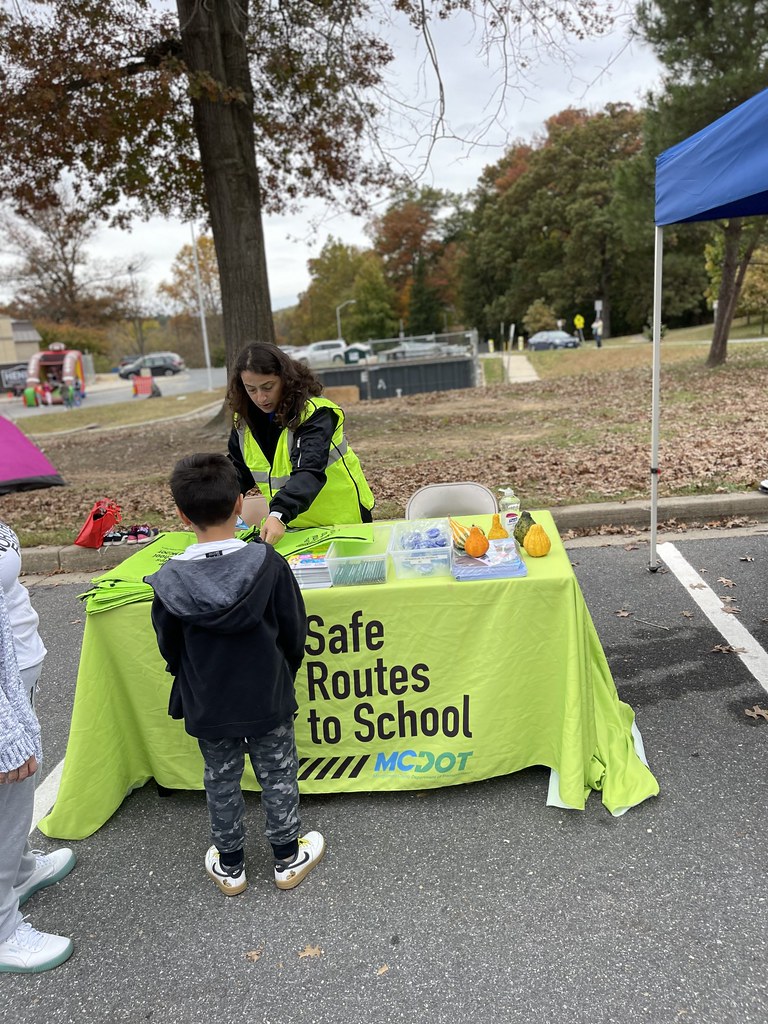 Watkins Mill ES Community Cares Day SRTS attended Watkin… Flickr