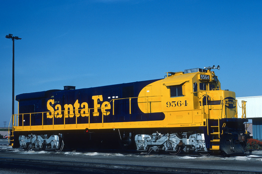 ATSF 9564 Barstow, CA SF30C 9564 laying over in Barstow, C… Flickr