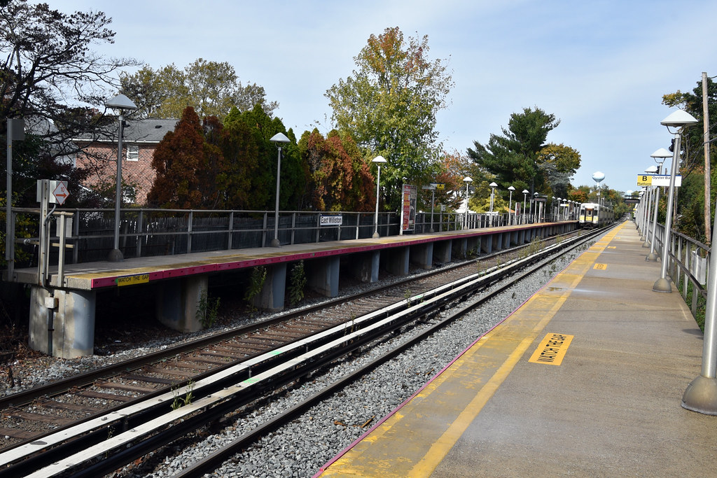 LIRR 5011 WB East Williston Edward Hand Flickr