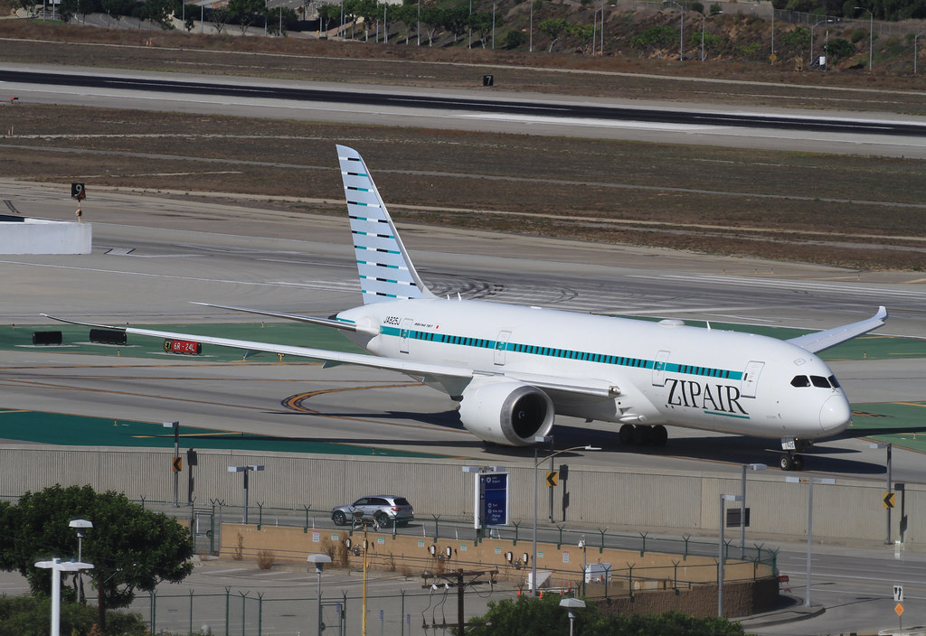 JA825J ZipAir Boeing 7878 seen at Los Angeles {LAX/KLAX),… Flickr