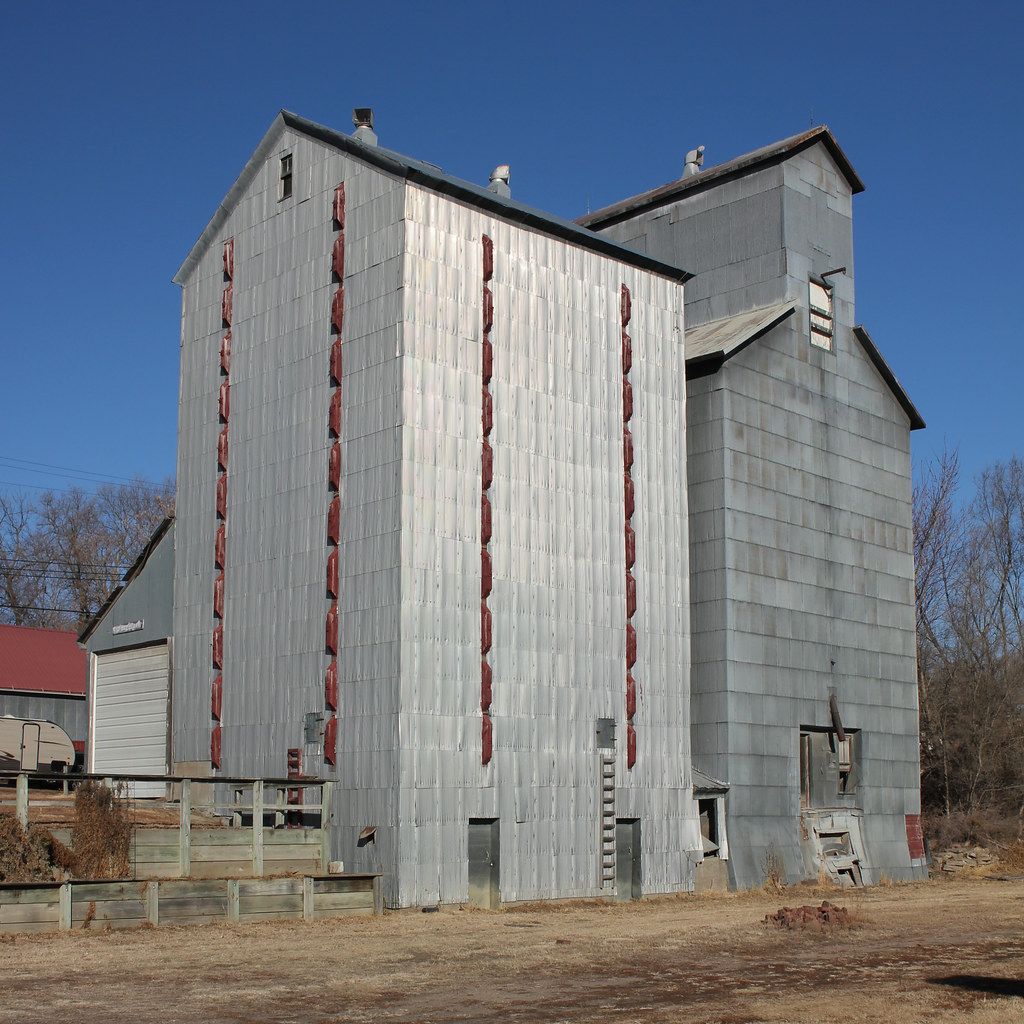 Grain Elevator Tekamah, NE Tom McLaughlin Flickr