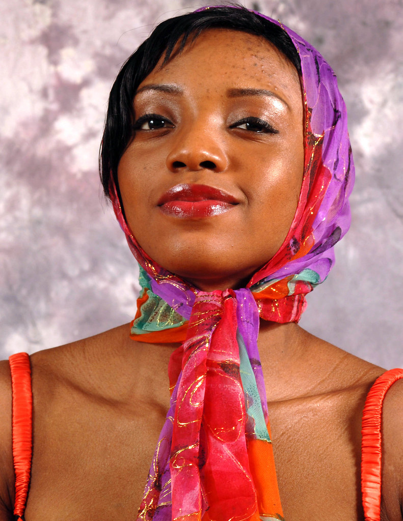 DSC_8186v Femi Nigerian Model in Orange Satin Bra and Purp… Flickr