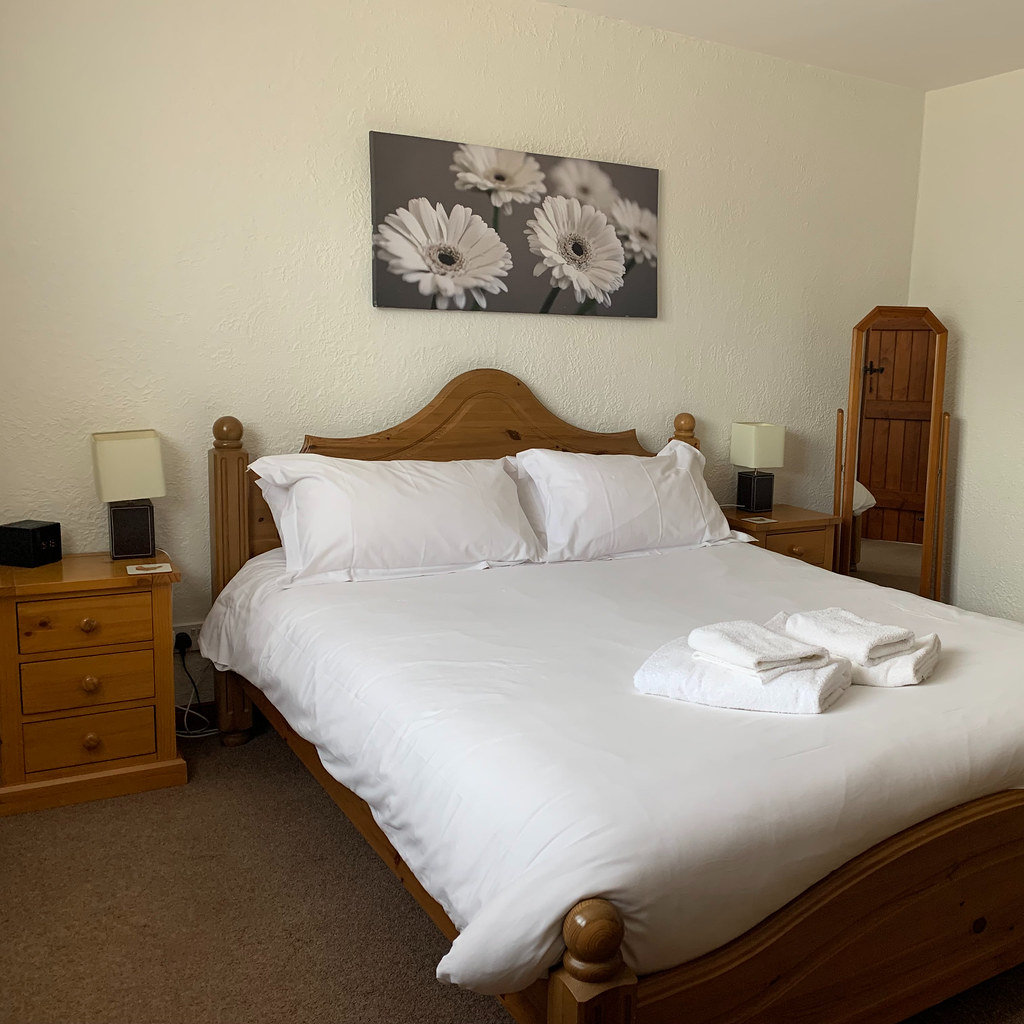 Leat master bedroom Tracy Goodfellow Flickr