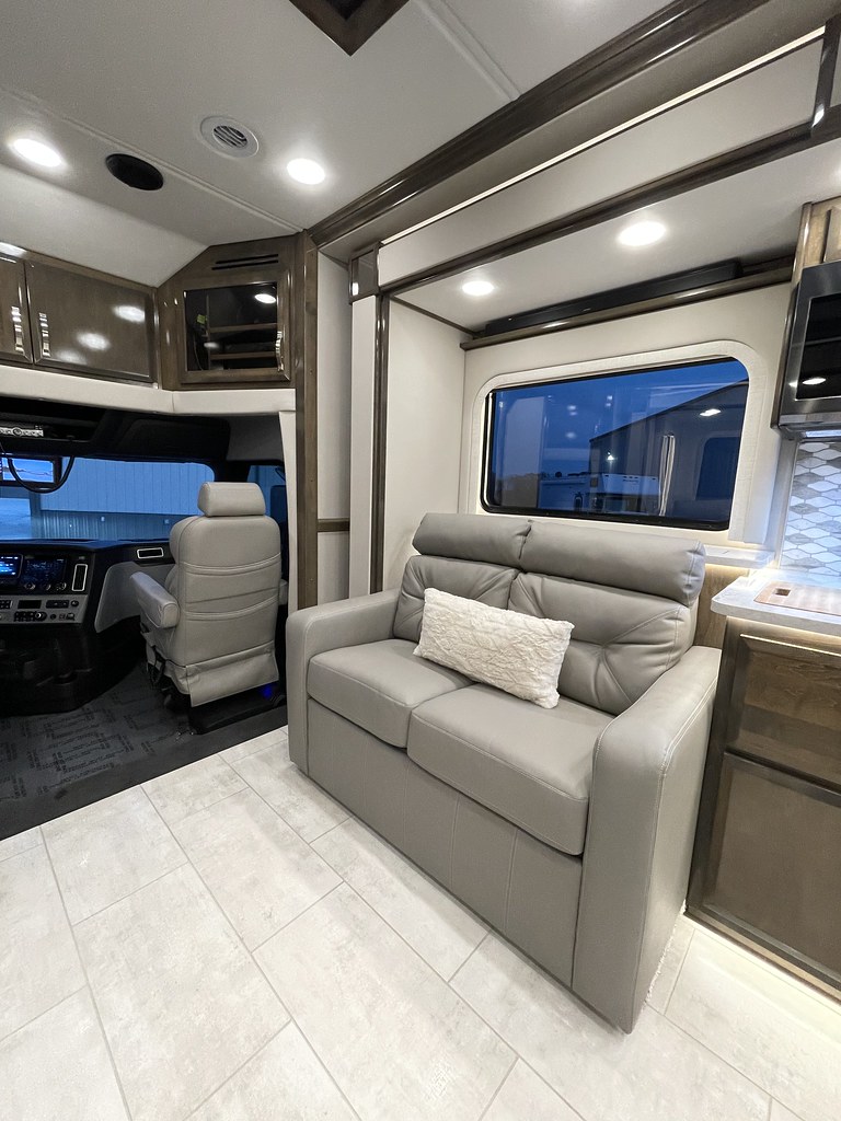 2023 Renegade IKON 45’ Quad Slide 600HP Motorhome 2023 Ren… Flickr