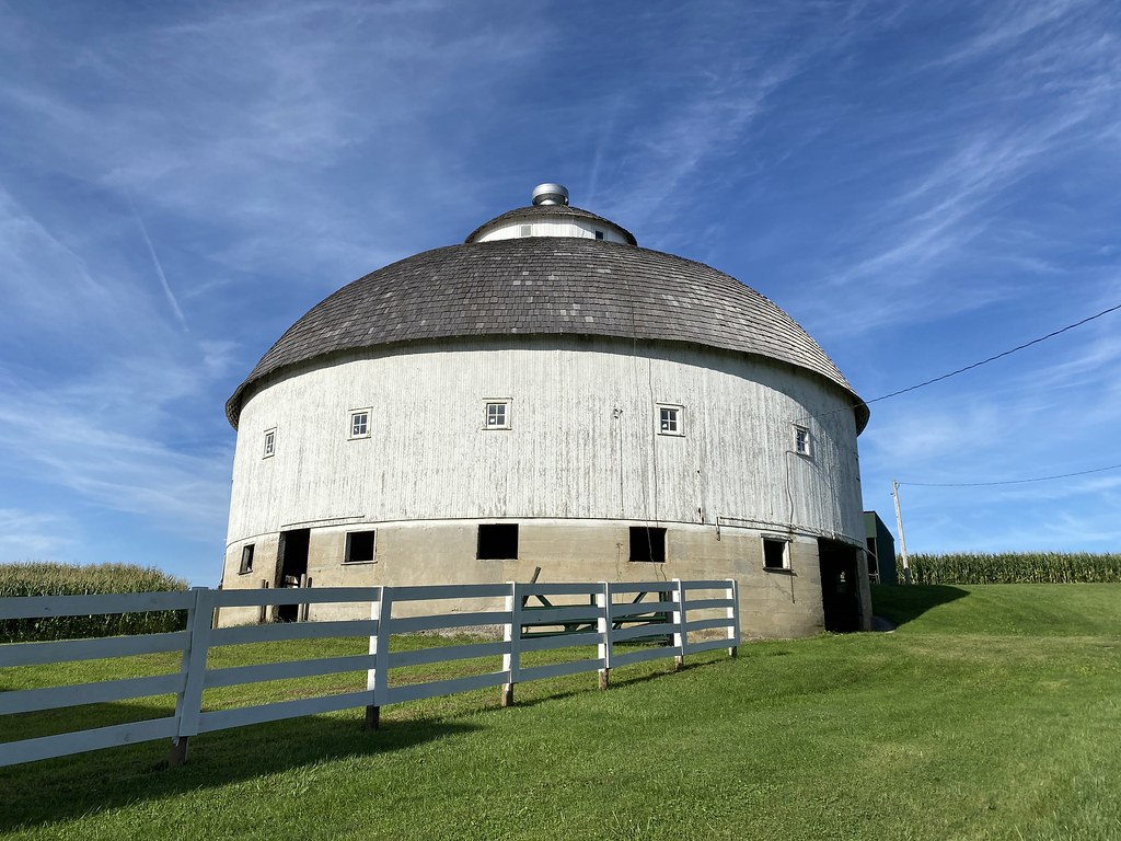 OH Somerset Round Barn Round barn near Somerset, Ohio. Flickr