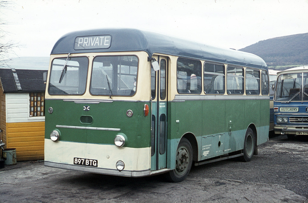 Hutchins Coaches . Pontadawe , South Wales . 897BTG . Treb… Flickr