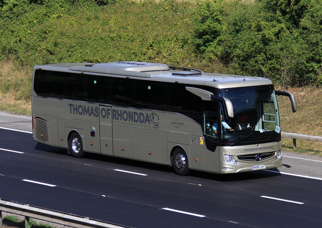 BV69LUH Thomas of Rhondda Mercedes Tourismo M4 Downend , B… Flickr