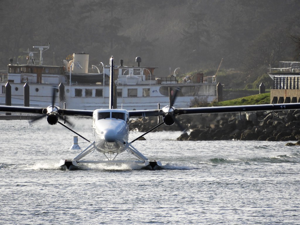 Coming In Twin Engine Seaplane Landing in Victoria Inner H… Flickr