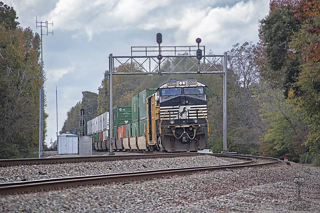 NS 249 comes around at Jenkinsburg, in November 2… Flickr